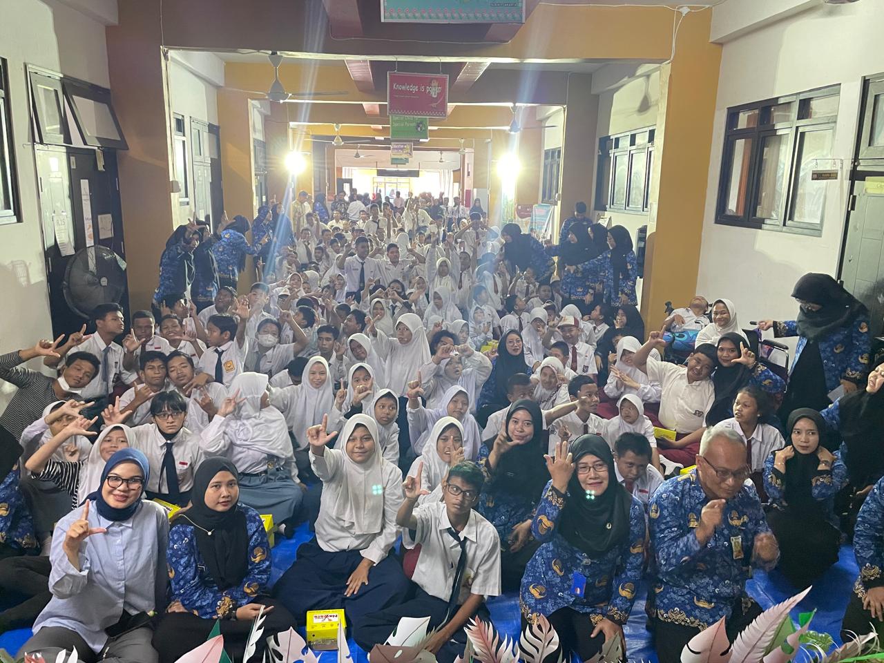 KAREDOK (Kreasi Aksi Rekreasi Dongeng Keliling)